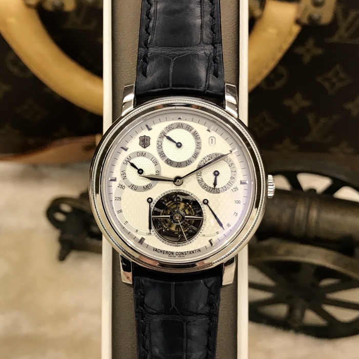 Vacheron Constantin 江诗丹顿，80251。44毫米表径，PT950铂金表壳，白色面盘，6点位置陀飞轮装置，万年历功能，手动上弦机械机械，14天超长动力储备，铂金250周年纪念，专柜定价：480万。 单表无附件。