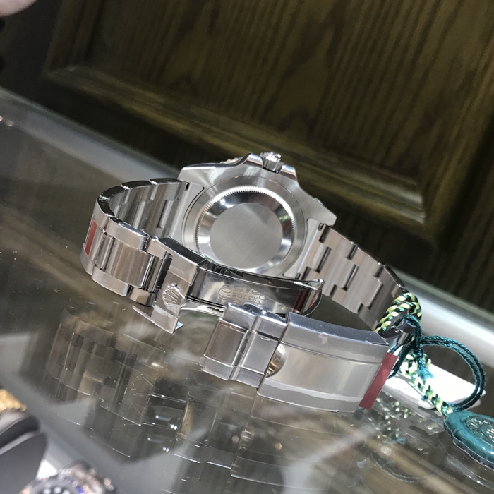 Rolex 劳力士 格林尼治型II系列，116710BLNR-78200。40毫米表径，精钢表壳，24小时渐进刻度双向旋转外圈；双色（蓝、黑）Cerachrom陶质字圈，镌有数字及刻度，黑色面盘，中央时、分及秒针；24小时显示；瞬时变更独立指针显示第二时区时间；瞬跳日历；秒针暂停功能以准确调校时间，自产3186自动上弦机械机芯，动力储备48小时。专柜定价：69300元。 未使用品全套附件齐全。