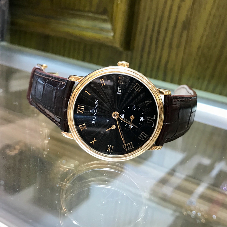 Blancpain 宝珀 Villeret 经典系列，6606-3630-55B，18K玫瑰金，40毫米表径。黑色瓷釉印花盘面。日期，动力储备显示。11C5 手动上弦机芯，动力储备72小时。蓝宝石水晶底盖。专柜售价：151000元。 单表无附件。