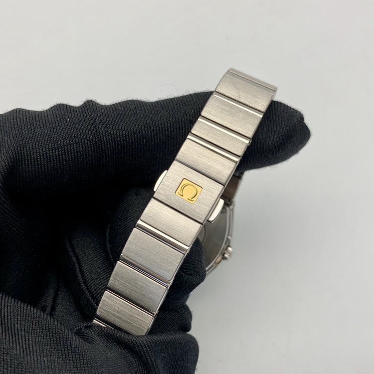 Omega 欧米茄 星座系列，123.15.24.60.55.002。24毫米表径，精钢原钻表壳，珍珠母贝面盘，镶嵌12颗钻石时标，精准石英机芯。专柜定价：43000元。 单表无附件。