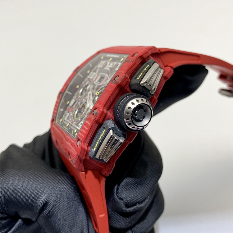 RICHARD MILLE 理查德米勒 男士系列，RM11-03，红魔。49.94 x 44.5毫米表径，NTPT表壳，镂空酒桶型面盘，12点位置日期显示，计时功能，自动上弦机械机芯。 全套附件齐全。