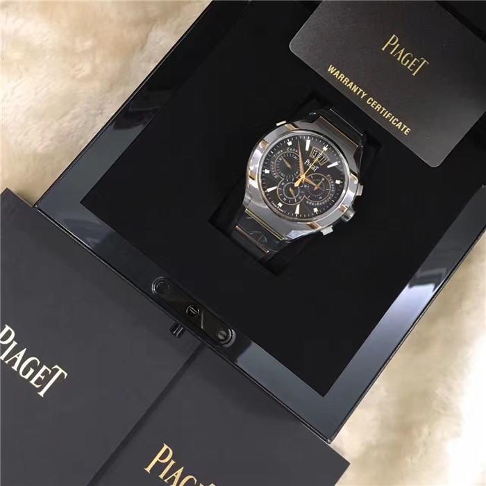PIAGET 伯爵 POLO系列，G0A36002。45毫米表径，钛金属/18K玫瑰金表壳，黑色面盘，18K玫瑰金荧光时标，配有小秒针，备有日期显示和第二时区功能。蓝宝石水晶透明底盖，搭载伯爵制880P PVD手动上链超薄计时机械机芯。专柜定价：209700元。 未使用品全套附件齐全。