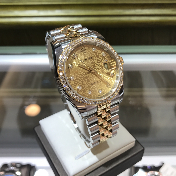 ROLEX 劳力士 日志型系列，116243。36毫米表径，18K黄金/精钢表壳镶钻，纪念花纹面盘，钻石时标，3点位置防反光凸透式放大（2.5倍）日历窗，自动上弦机械机芯。 单表无附件。