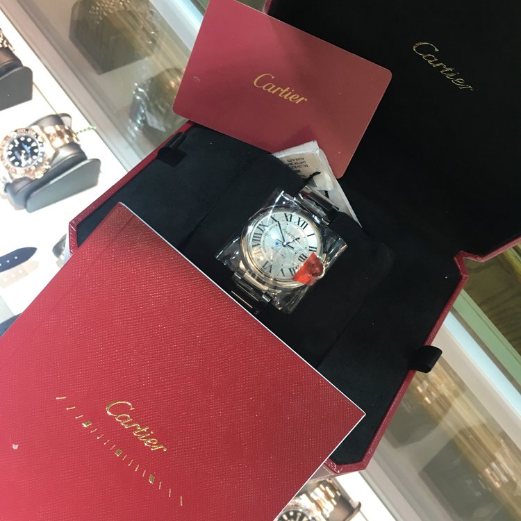 Cartier 卡地亚 Ballon Bleu 蓝气球系列，W6920046。36.6毫米表径，精钢表壳，镀银面盘，罗马数字时标，Cal.076自动上弦机械机芯，专柜定价：45400 元。 未使用品全套附件齐全。