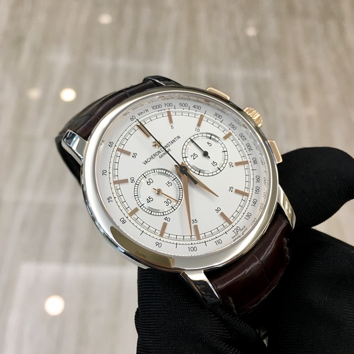 Vacheron Constantin 江诗丹顿 TRADTIONNELLE 传袭系列，47192/000B-9828。42毫米表径，18K白金表壳，银白色面盘，计时功能手动上弦机械机芯，动力储备48小时。专柜定价：392000元。 单表无附件。