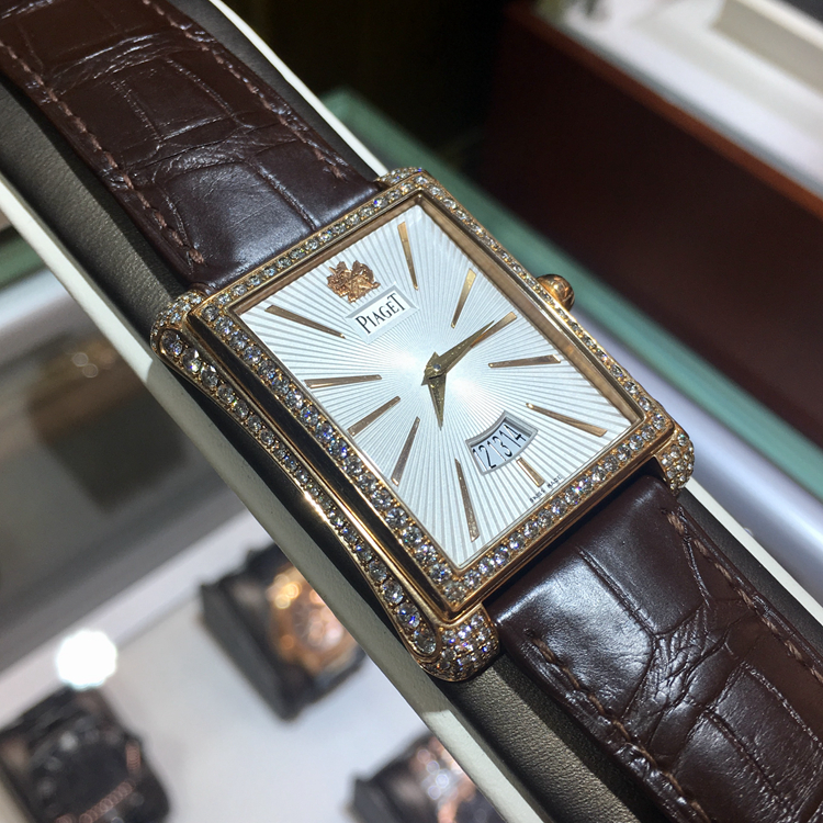 PIAGET 伯爵 BLACK-TIE 黑带系列，36x46毫米表径，18K玫瑰金后镶钻表壳，白色面盘，6点位置日期显示，自动上弦机械机芯。 单表无附件。