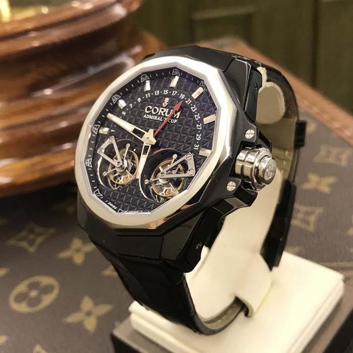 CORUM 昆仑 ADMIRAL'S CUP 海军上将杯，108.201.95/0F01 AN20，44毫米表径，钢间陶瓷。四五点位置、七八点位置镂空陀飞轮装置。手动上链机械机芯。 未使用品全套附件齐全。