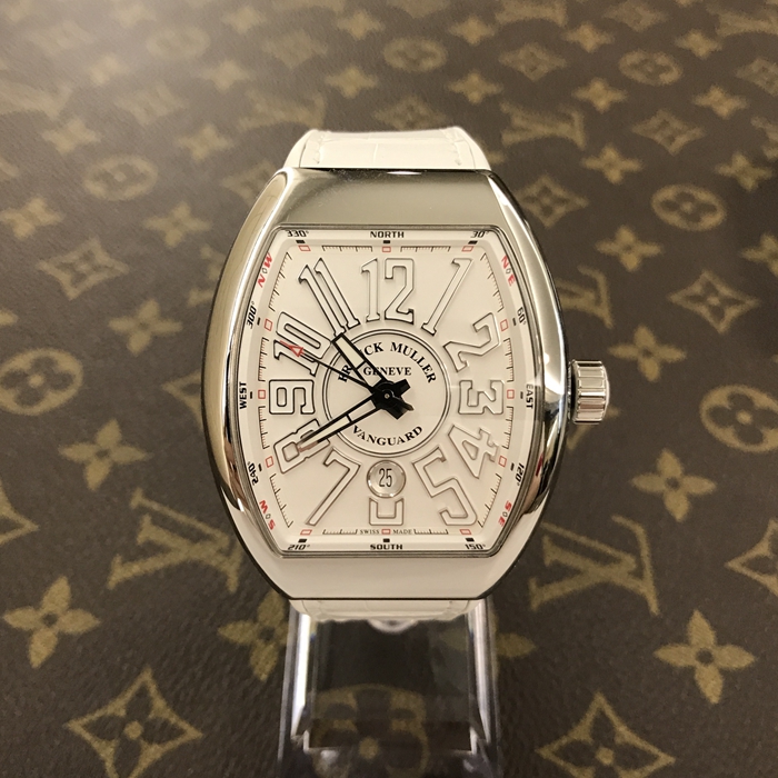 FRANCK MULLER 法兰克穆勒，V 45 SC T。44X53.8毫米表径。精钢表壳，白色面盘，六点位置日期显示，自动上弦机械机芯。 全套附件齐全。