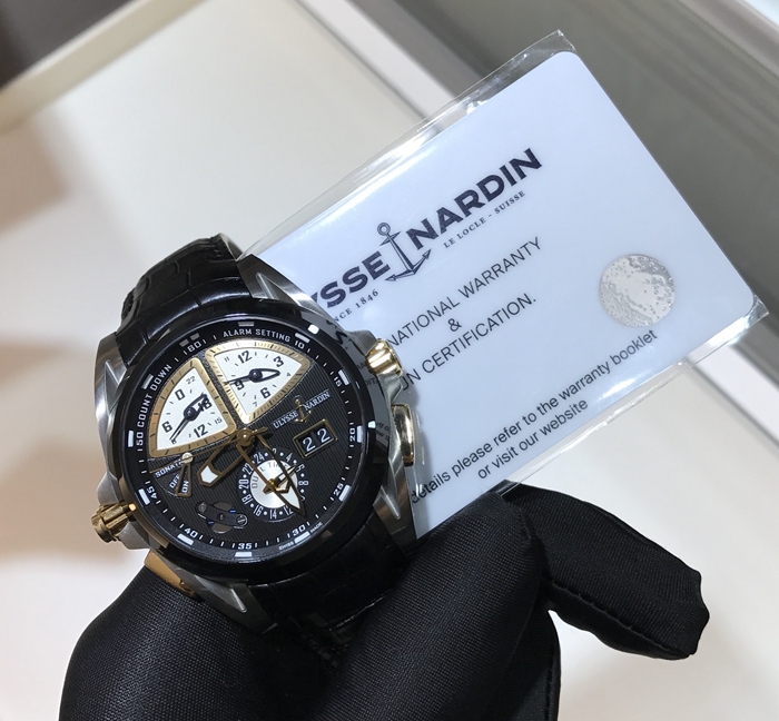 Ulysse Nardin 雅典 鎏金系列，675-00。44毫米表径，钛金属表壳，陶瓷表圈，大日历显示，双时区，闹钟功能。自动上弦机械机芯，动力储备42小时。专柜定价：388000港币。 未使用品全套附件齐全。