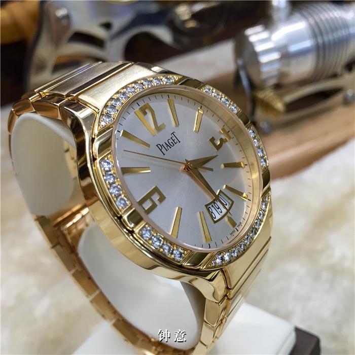 Piaget 伯爵 Polo系列，G0A36023，40mm，18k玫瑰金表壳表带。原装钻石表圈，大日历显示，大三针，自动机械。专柜定价414000元。