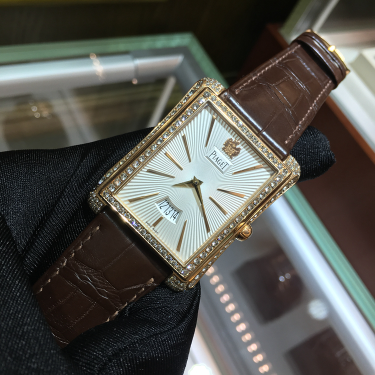 PIAGET 伯爵 BLACK-TIE 黑带系列，36x46毫米表径，18K玫瑰金后镶钻表壳，白色面盘，6点位置日期显示，自动上弦机械机芯。 单表无附件。