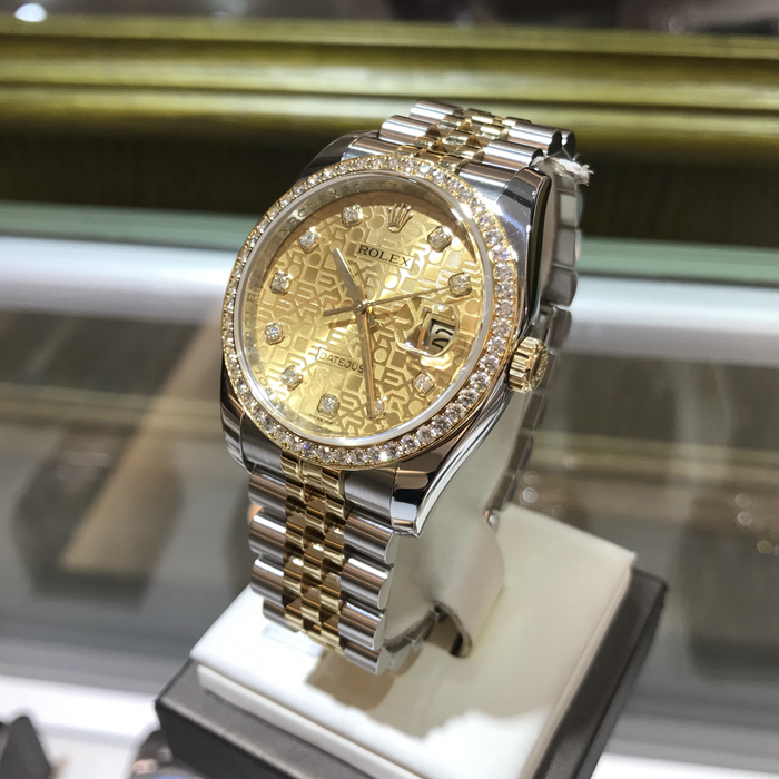 ROLEX 劳力士 日志型系列，116243。36毫米表径，18K黄金/精钢表壳镶钻，纪念花纹面盘，钻石时标，3点位置防反光凸透式放大（2.5倍）日历窗，自动上弦机械机芯。 单表无附件。