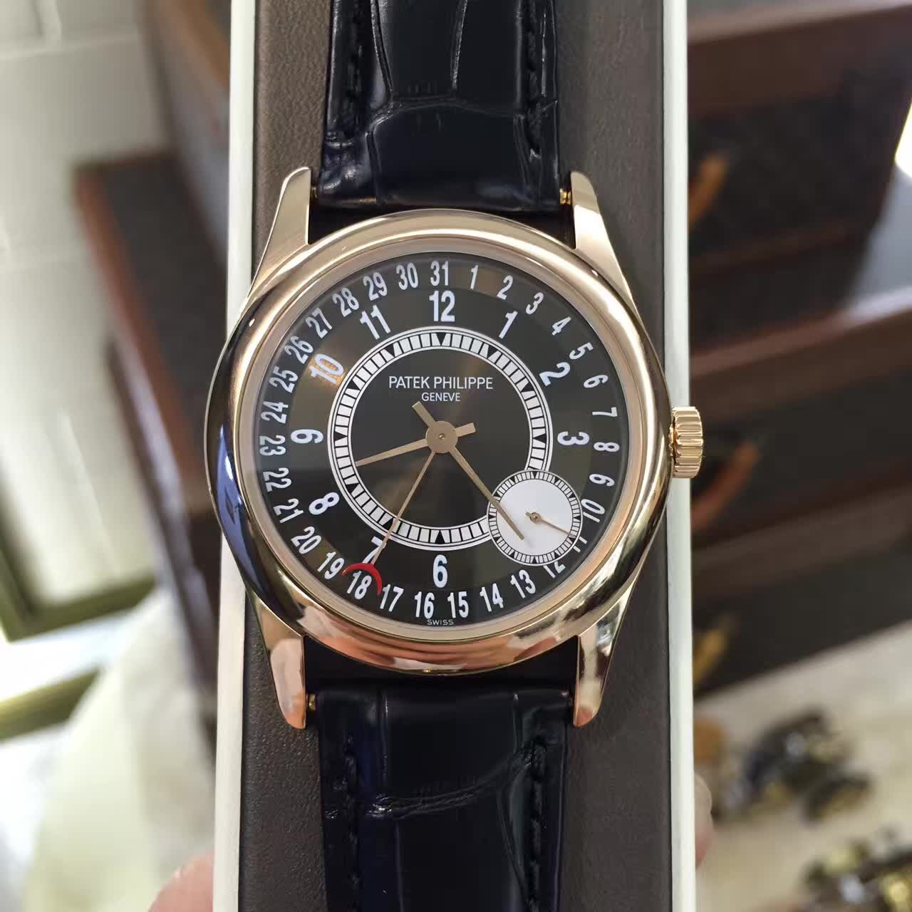 PATEK PHILIPPE 百达翡丽 古典表系列 6000R-001。37毫米表径，18k玫瑰金表壳，背透自动机械珍珠陀，小三针日历显示，公价194900元。 全套附件齐全。