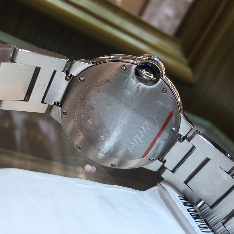 Cartier 卡地亚 Ballon Bleu 蓝气球系列，W6920046。36.6毫米表径，精钢表壳，镀银面盘，罗马数字时标，Cal.076自动上弦机械机芯，专柜定价：45400 元。 未使用品全套附件齐全。