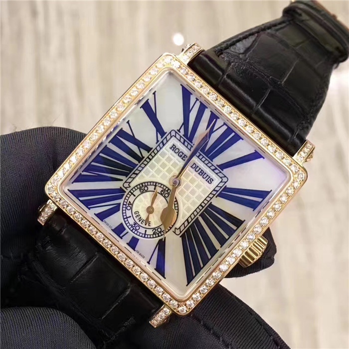RogerDubuis 罗杰杜彼。37毫米表径，18K玫瑰金原镶钻圈钻耳，珍珠贝母表盘，?罗马数字时标，6点位置小秒针，自动上弦机械机芯。 单表无附件。