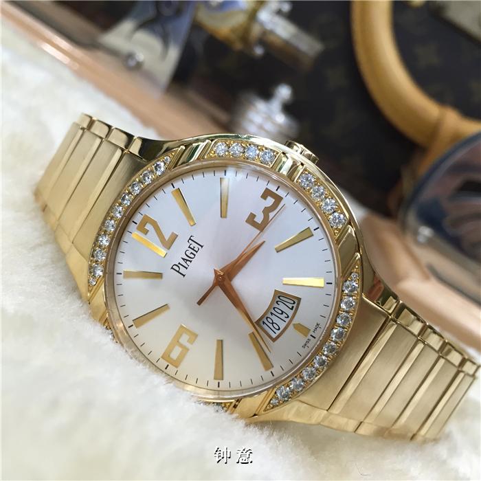 Piaget 伯爵 Polo系列，G0A36023，40mm，18k玫瑰金表壳表带。原装钻石表圈，大日历显示，大三针，自动机械。专柜定价414000元。