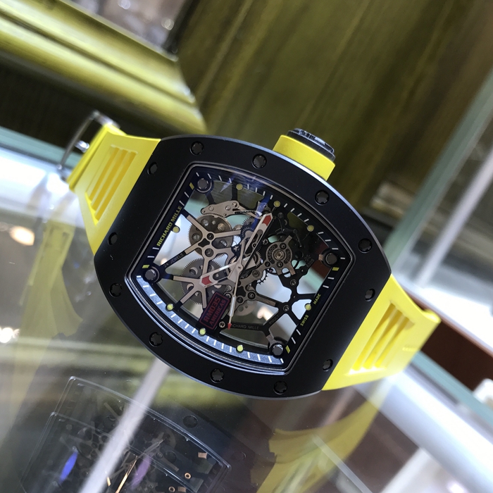 RICHARD MILLE 理查德米勒 男士系列，RM035 AMERICAS。42*50毫米表径，黑钛表壳，镂空机械机芯，黄圈美洲特别版，限量50枚。 单表无附件。