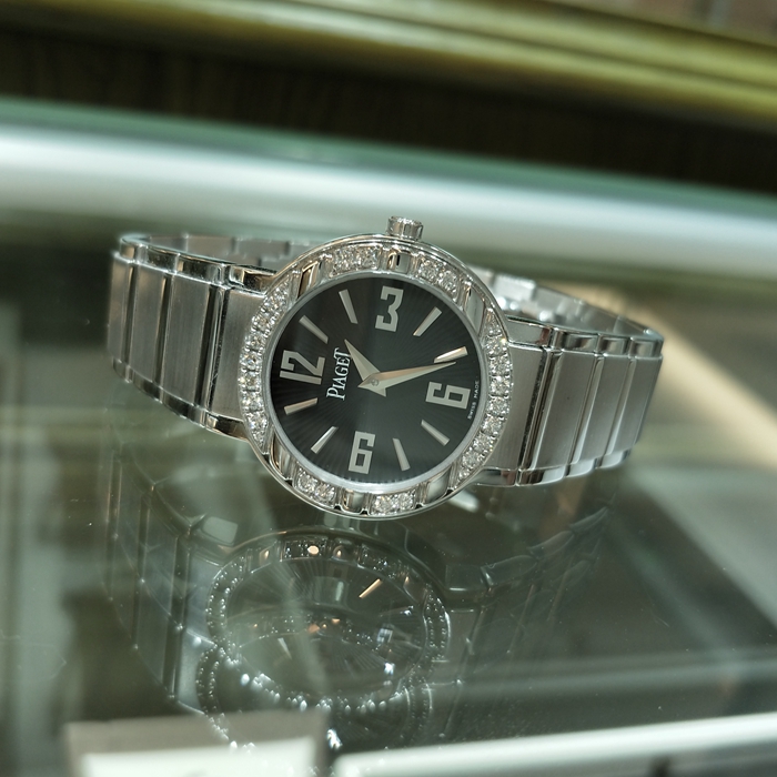 PIAGET 伯爵，GOA28047。28毫米表径，18K白金镶钻，特殊黑色面盘，精准石英机芯。 单表无附件。