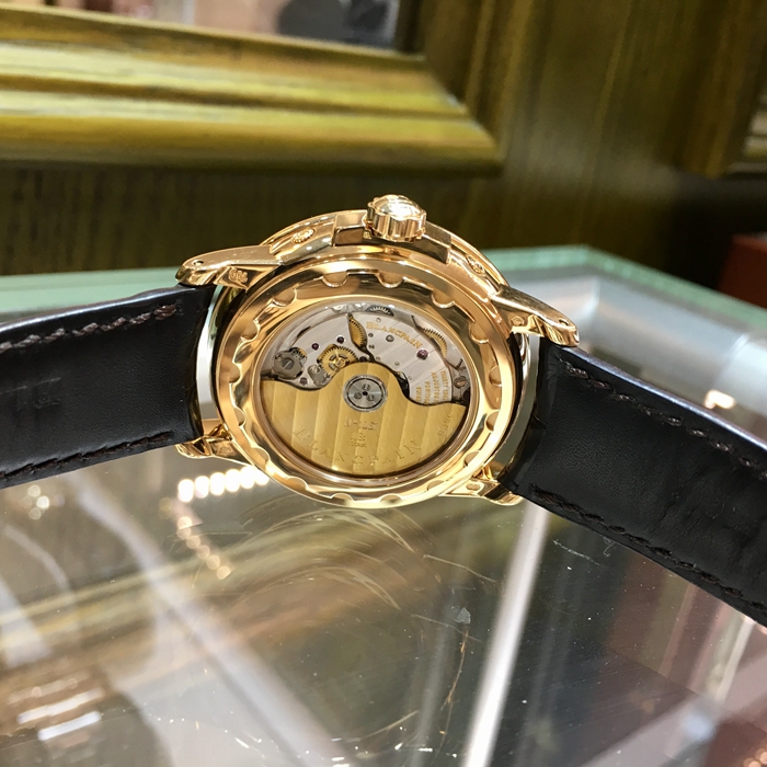 Blancpain 宝珀，2763-3642-53。18K玫瑰金表壳，白色面盘，指针式日期显示，6点位置月相显示，12点位置分别为星期与月份显示。自动上弦机械机芯，专柜定价：165750元。 单表无附件。