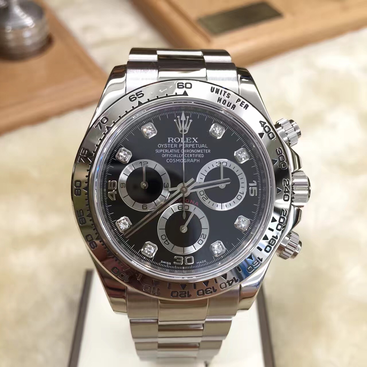 Rolex 劳力士 宇宙计型迪通拿系列，116509。40毫米表径，18K白金表壳，黑色面盘，镶钻时标，中央时、分及秒针；小秒针设于6点位置；30分钟和12小时计时盘分别设于3点和9点位置；计时功能，自产4130自动上弦机械机芯，动力储备72小时。 单表无附件。