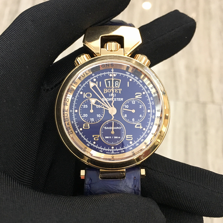 播威 Bovet，一个早在清代就进入中国的高端瑞士钟表品牌，深的皇室及贵族的宠爱，与中国有着不解之缘。18K玫瑰金自动机械机芯，45毫米表径，蓝面计时功能，日历显示，标志性“蛇形计时针”。 单表无附件。