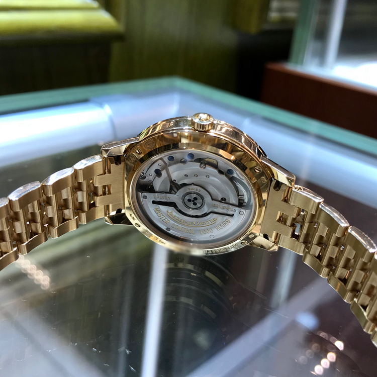 Jaeger-LeCoultre 积家 约会系列，3442120。34毫米表径，18K玫瑰金原钻表壳，镶嵌60颗钻石，约0.69 克拉，银色扭索饰纹面盘，花形指针，898A/1自动上弦机械机芯，动力储备38小时。专柜定价：263000元。 全套附件齐全。